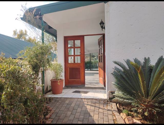 3 BEDROOM FREEHOLD FOR SALE IN VORNA VALLEY